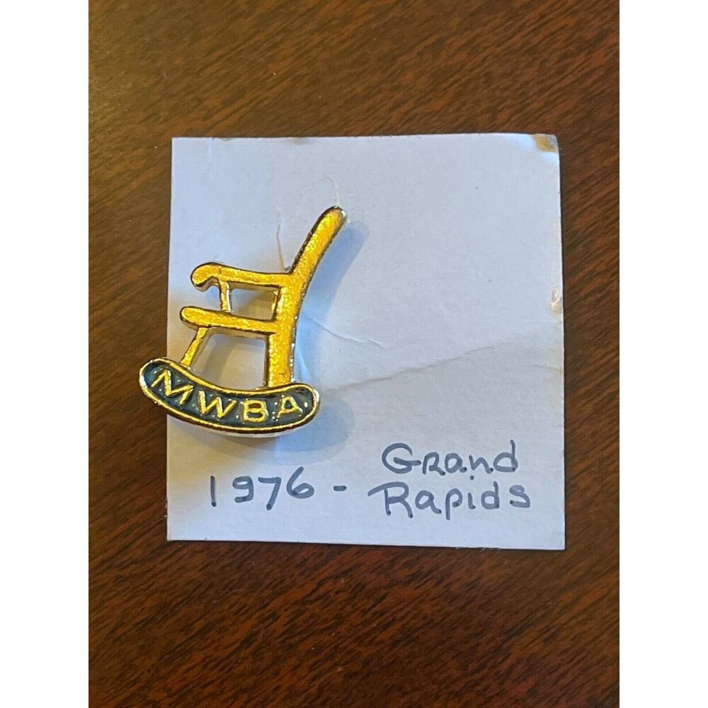 Vintage 1976 Lapel Hat Pin Pinback MWBA Bowling Pin Lansing Michigan Capital EUC